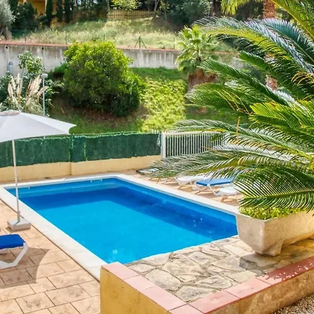 Villa Sleeps 18 With Pool And Wifi