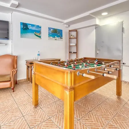 Sleeps 18 With Pool And Wifi *