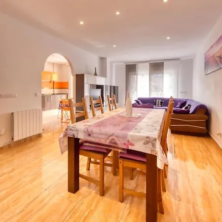 Sleeps 18 With Pool And Wifi
