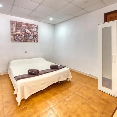 Sleeps 18 With Pool And Wifi Villa