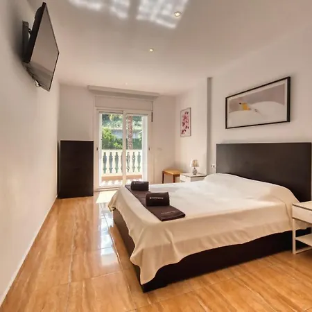 Villa Sleeps 18 With Pool And Wifi