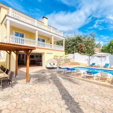 Villa Sleeps 18 With Pool And Wifi *